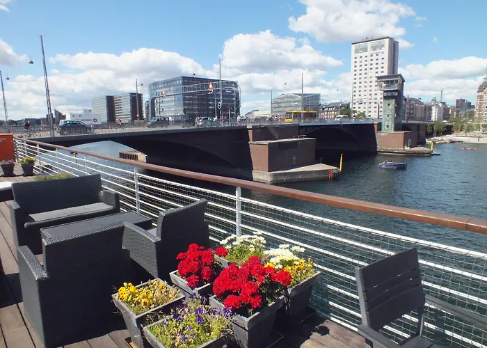 Cph Living Ботель 3*