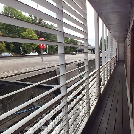 Cph Living Úszó hotel 3*