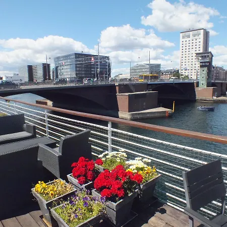 Cph Living Botel 3*
