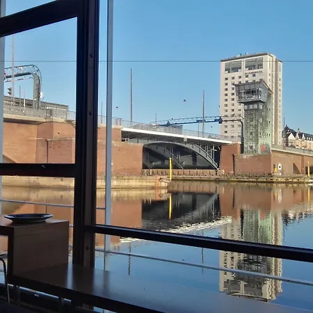 Cph Living Båthotell 3*