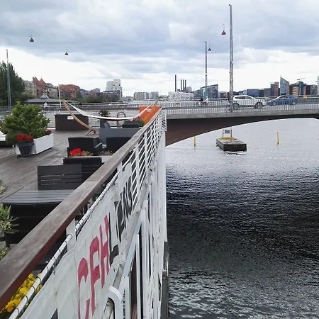 Cph Living Båthotell 3*